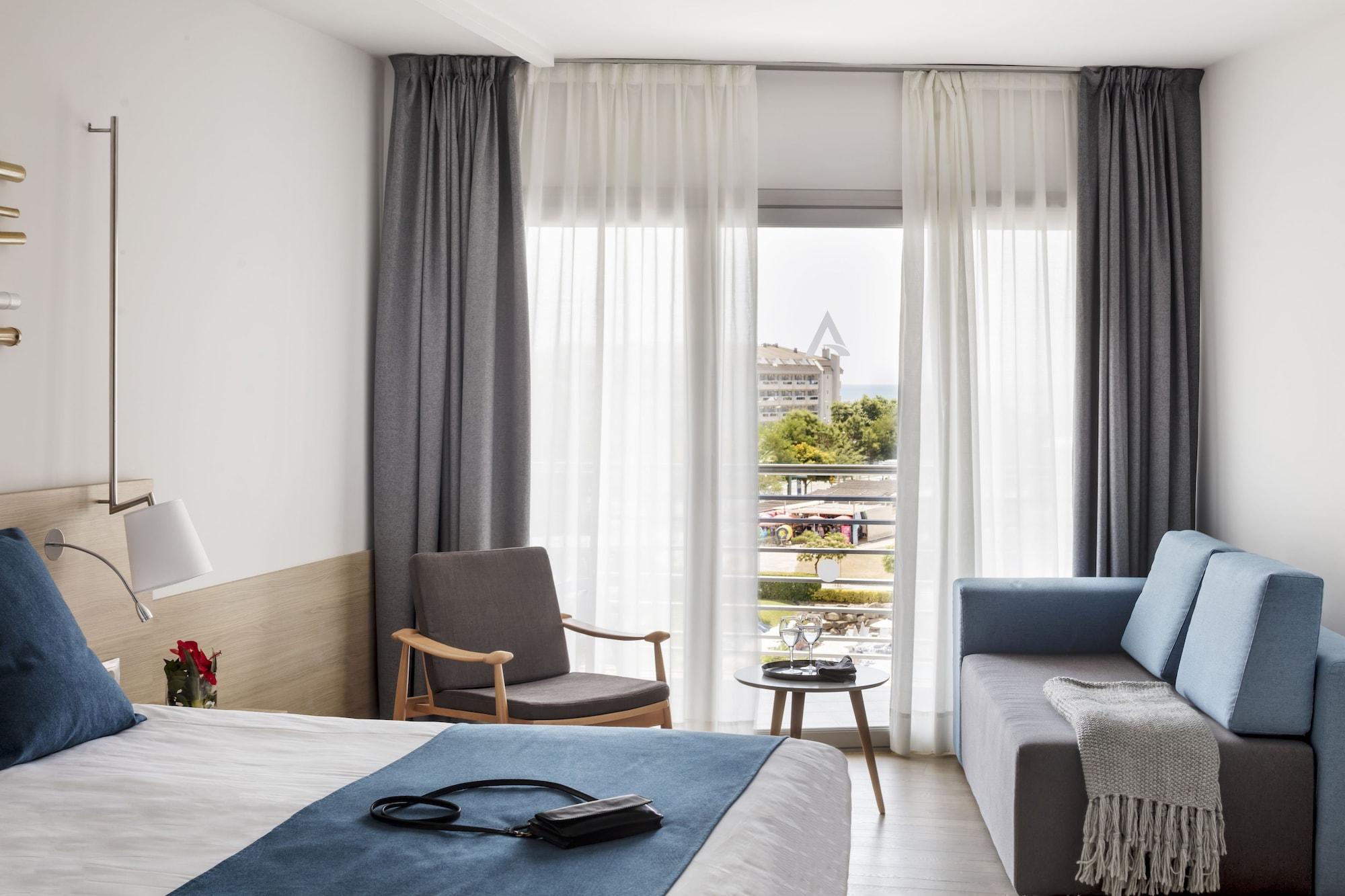 Aqua Hotel Onabrava & Spa 4*Sup Санта Сузана Екстериор снимка