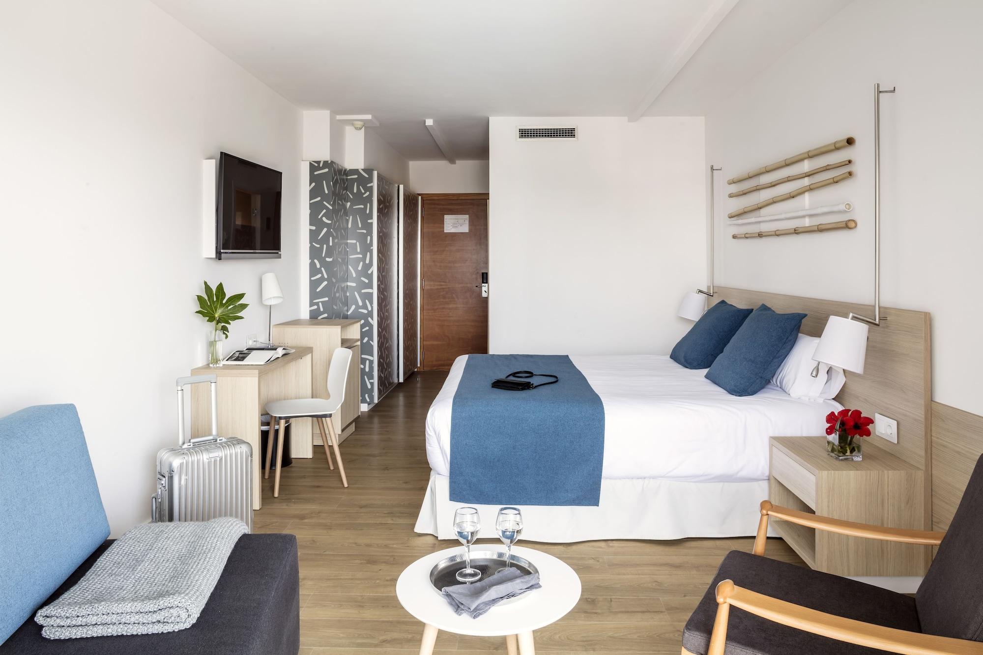 Aqua Hotel Onabrava & Spa 4*Sup Санта Сузана Екстериор снимка