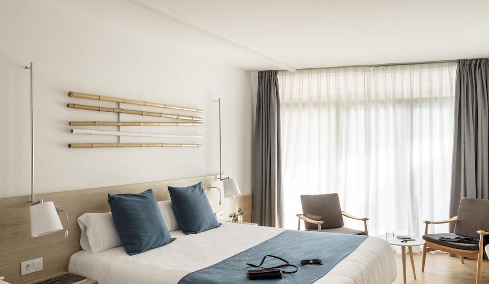 Aqua Hotel Onabrava & Spa 4*Sup Санта Сузана Екстериор снимка