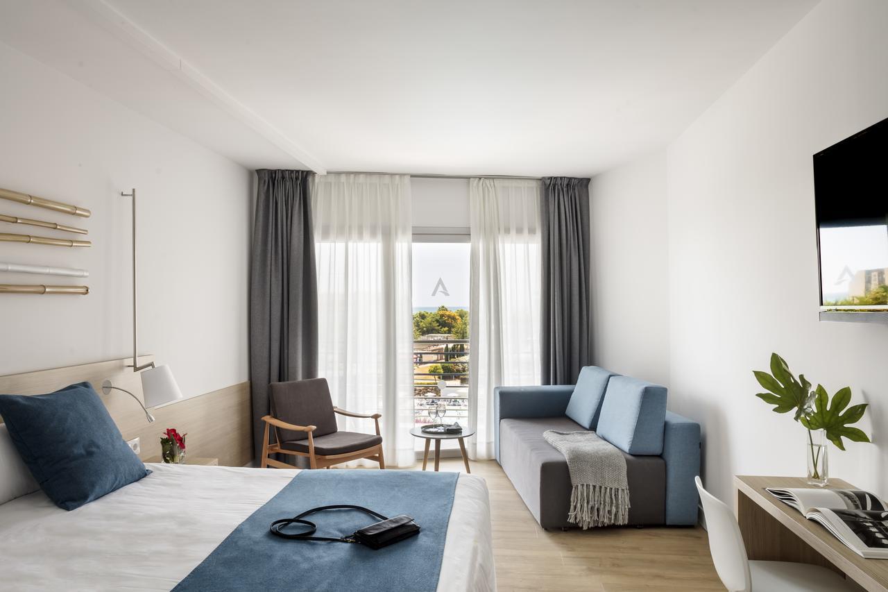 Aqua Hotel Onabrava & Spa 4*Sup Санта Сузана Екстериор снимка